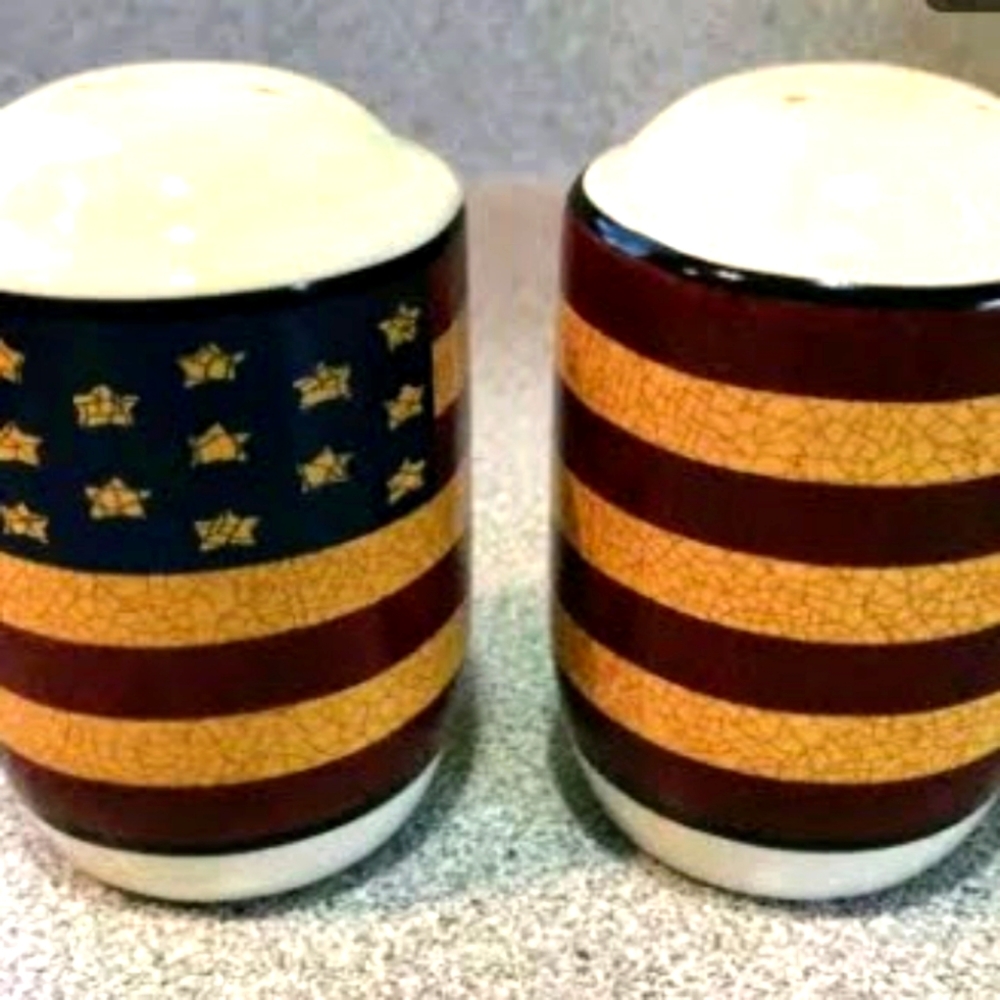 Salt n pepper shaker, napkin holder & sugar bowl Americana set